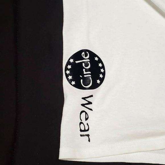 Large White Circle Wear Tee - Picture 3 of 4